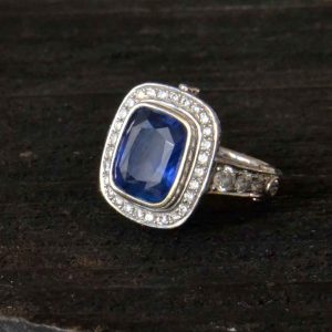 Blue sapphire set with diamonds in white gold