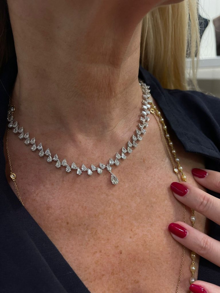 Necklace with doamonds