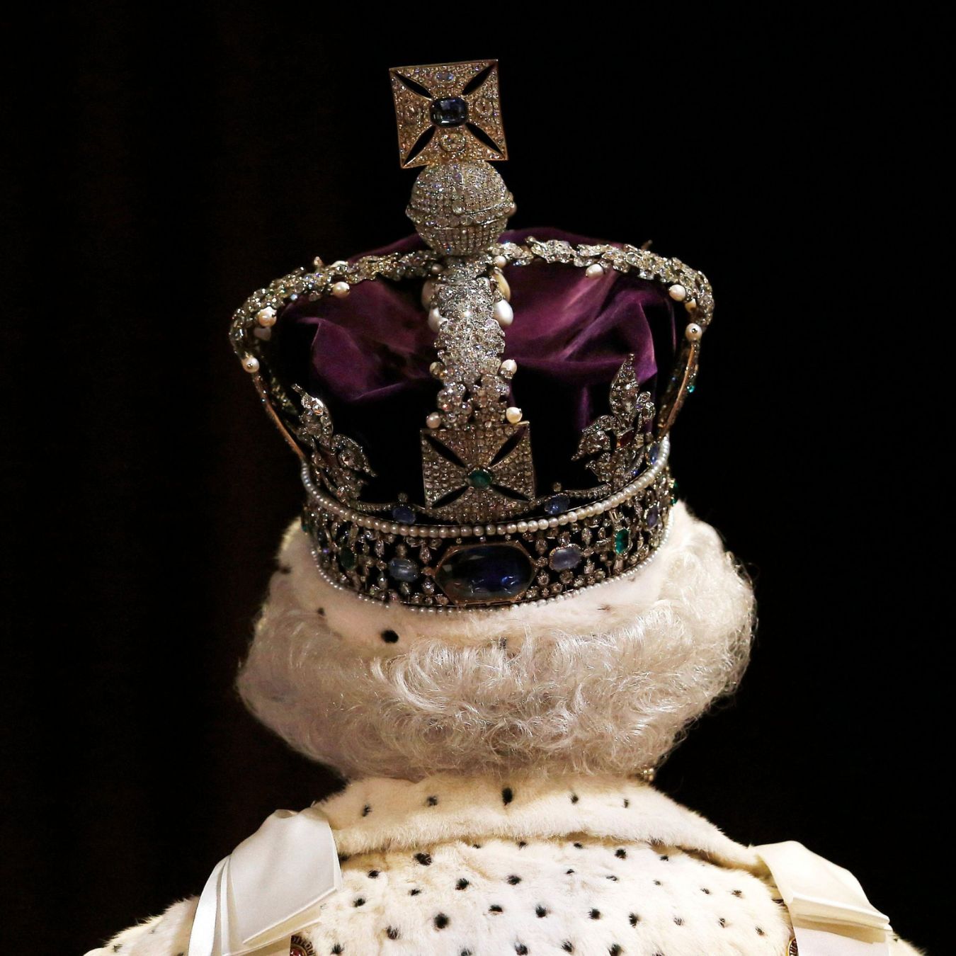 Queen Elizabeths crown and scepter