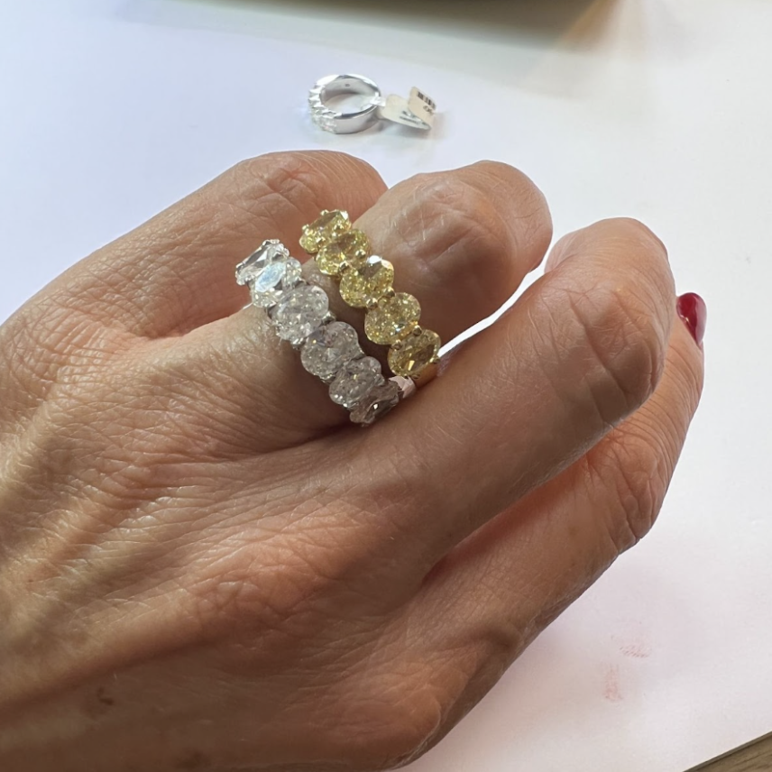 Diamond ring with oval yellow diamonds, price 14.000 Euro 